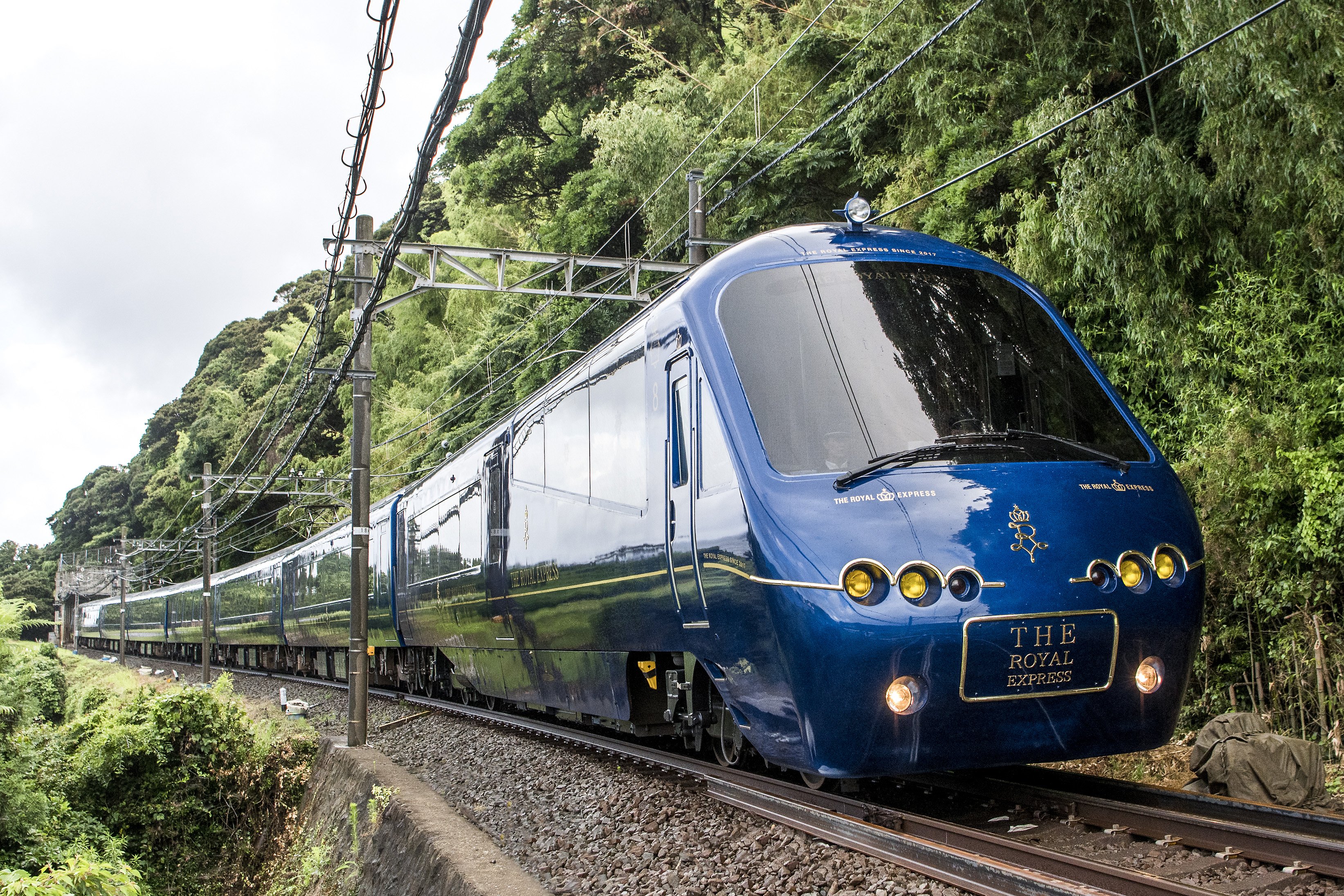 Поезда в реальной жизни. Синий поезд. Голубой поезд. Необычные поезда. Поезда в Японии.