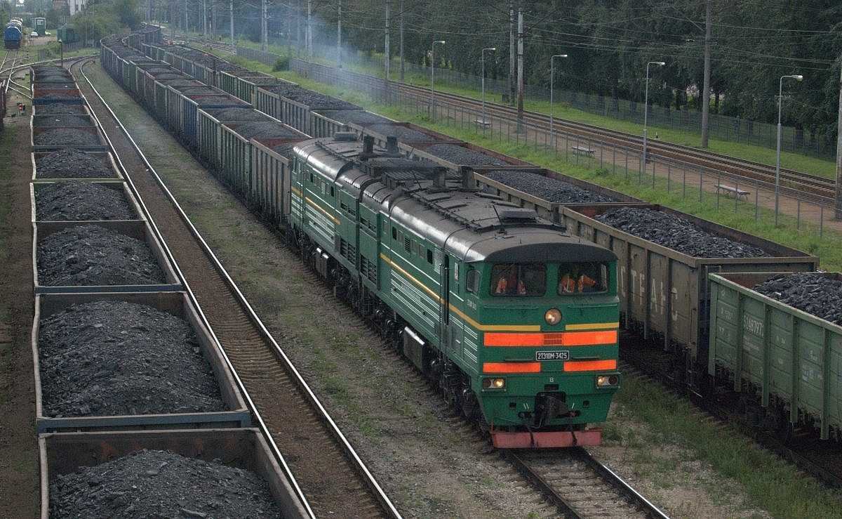 Товарный поезд с углем
