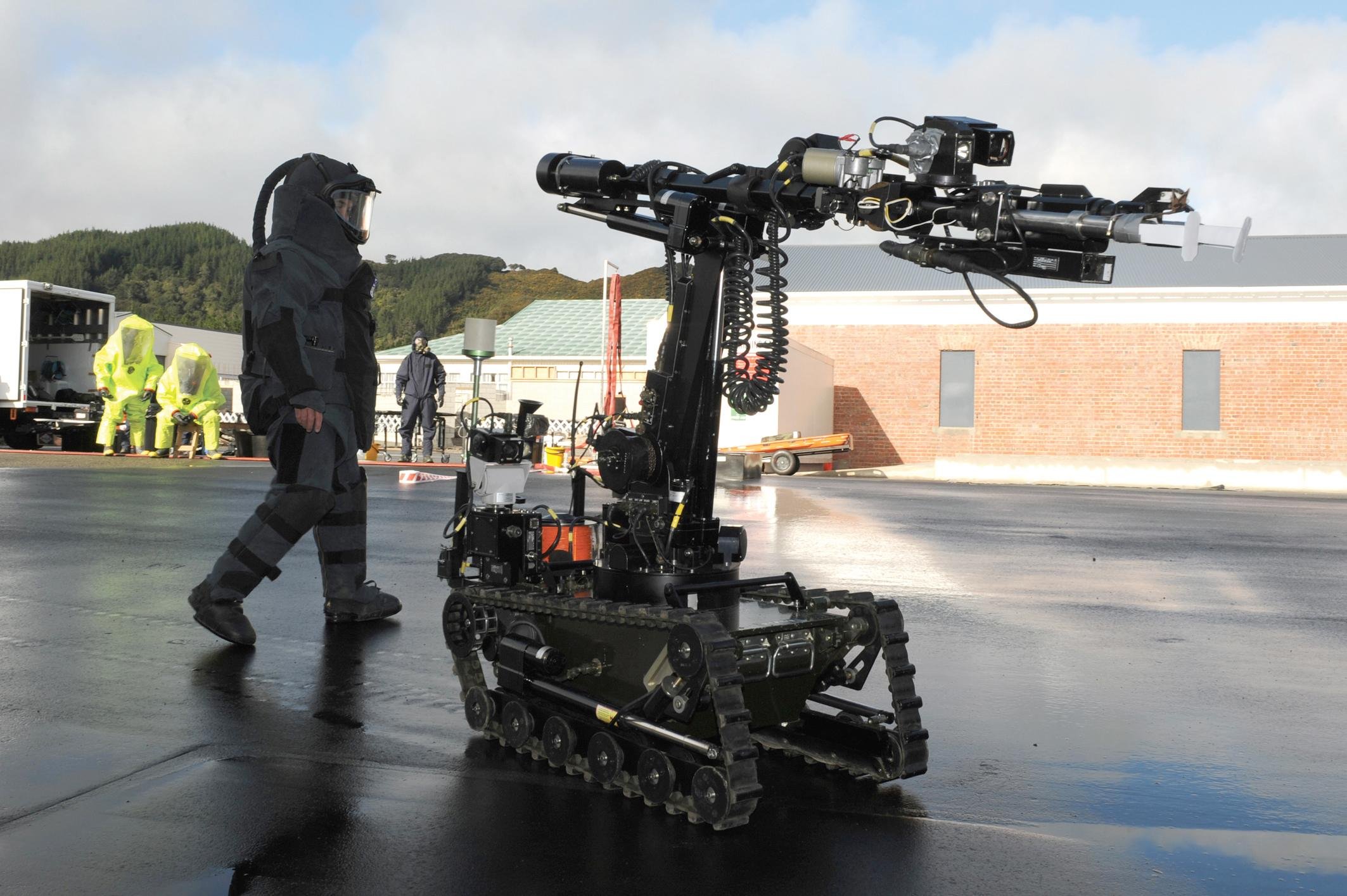 Роботы для обеспечения безопасности. Робот разминирования Уран. Боевые роботы. Современные военные роботы. Боевые роботы России.