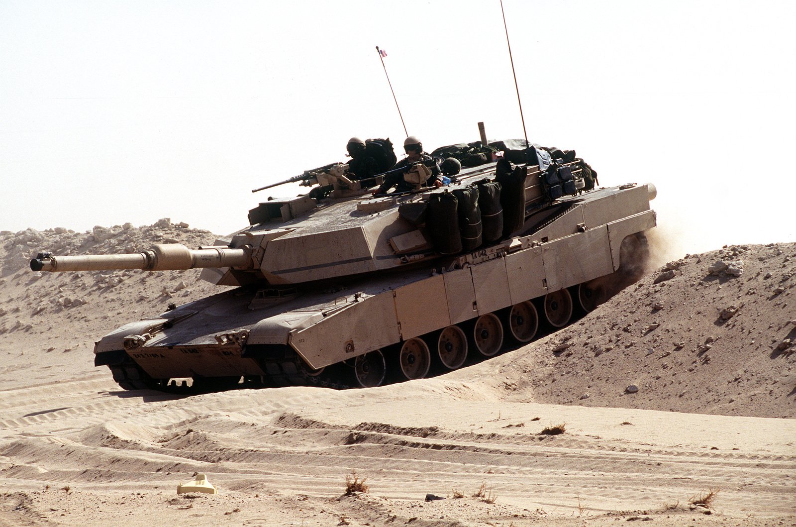 Экипаж танка абрамс. M1a1 Абрамс. Абрамс м1а2 Ирак. Танк m1 Abrams. Абрамс m1 CATTB.