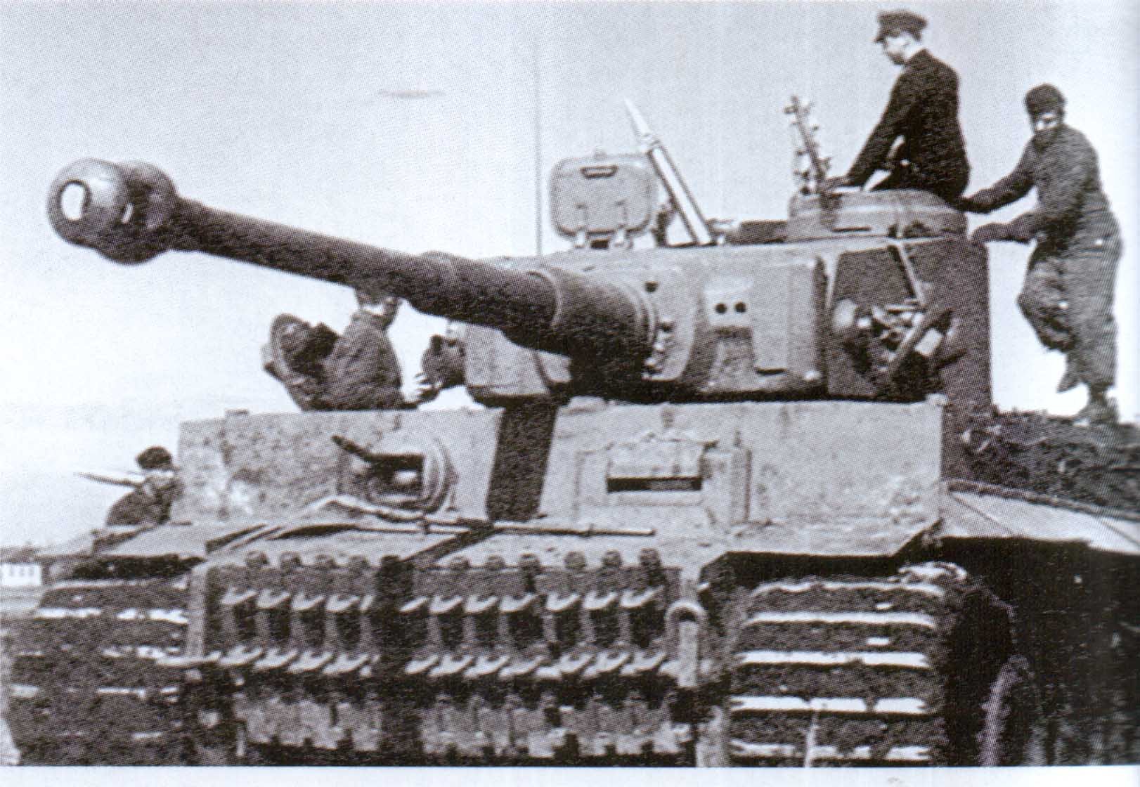 Немецкие танки времен великой отечественной. Тигр танк 1941. Немецкий танк тигр второй мировой войны. Немецкий танк тигр 2. Танк тигр 1943.