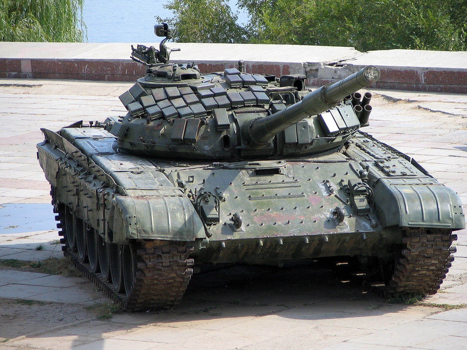 Танк 300 тюнинг купить. Танк т72. Т-72б2. Танк т-72б. Т-72б основной боевой танк.