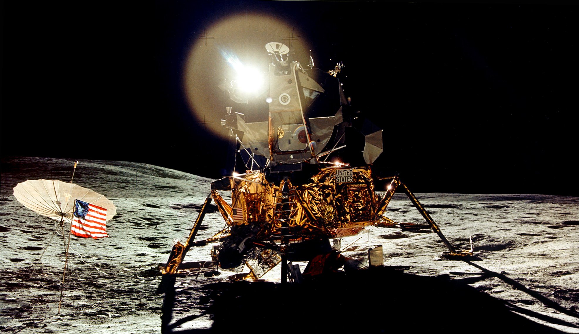 Сколько стоит полет на луну в рублях. Lunar Module Apollo 14. Экспедиция Аполлон 14. Аполлон 15 корабль. Аполлон 8 космический корабль.