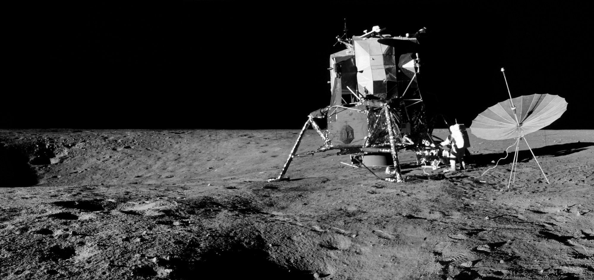 Корабль на поверхности луны. Аполлон 12. Аполлон 12 на Луне. Аполлон 12 космический корабль. Аполлон 12 1969 год.