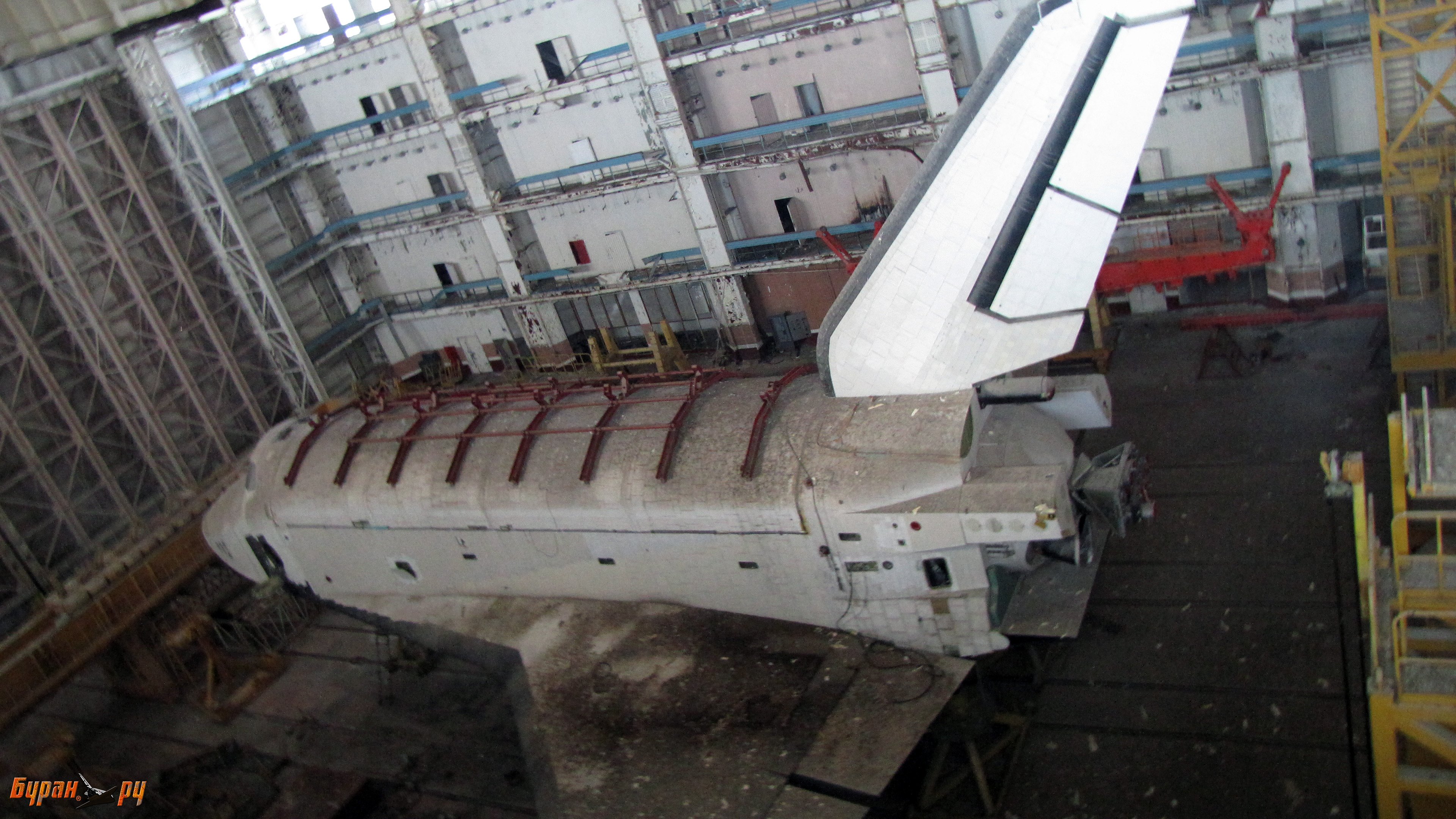 Химки буран. Космический корабль Буран. Орбитальный корабль Буран 1988. Буран двигатель корабль. Мрия АН-225 Буран.