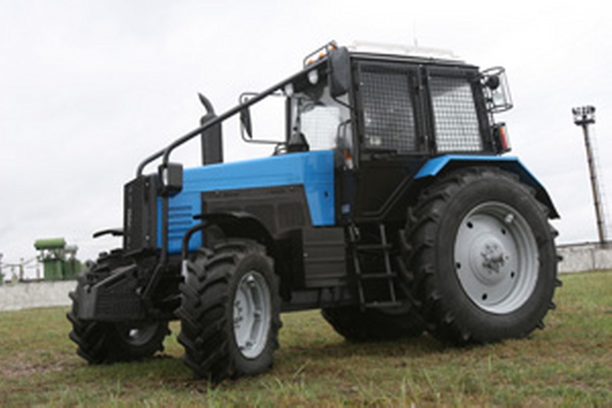 Тонированный трактор Беларусь