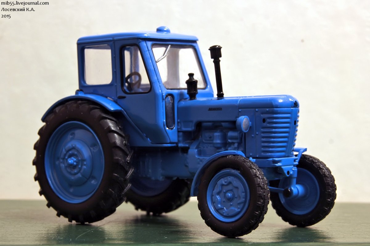 Голубой трактор настоящий