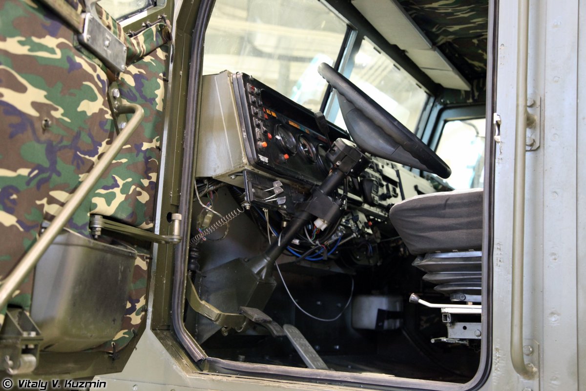 КАМАЗ 5350 военный кабина внутри