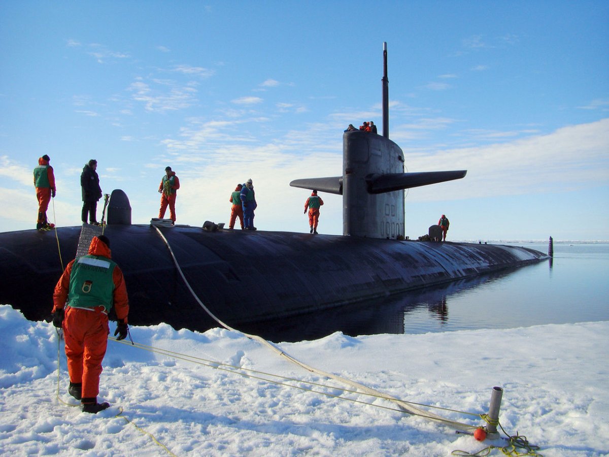 Подводная лодка на Северном полюсе