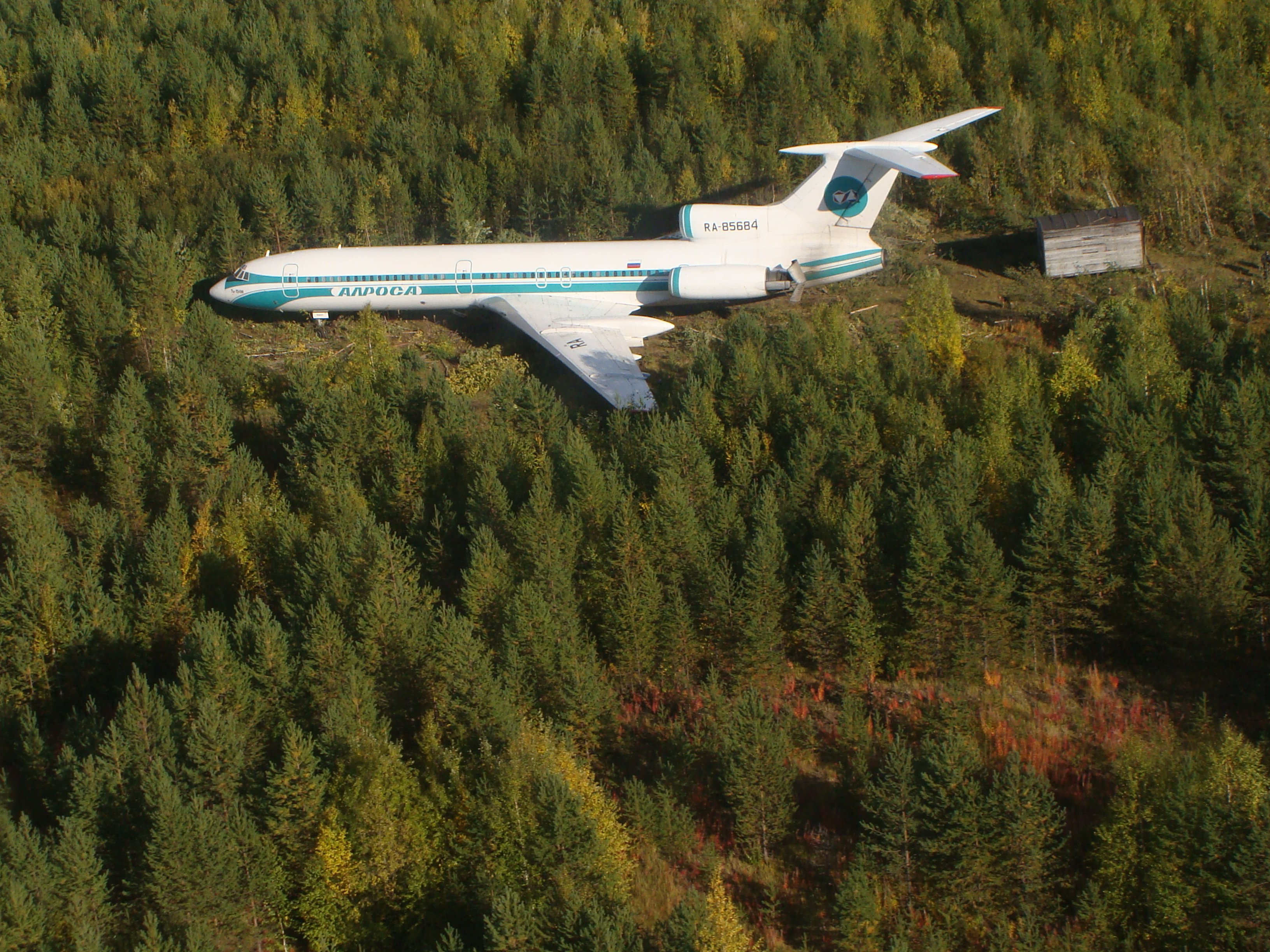 6 сентября 2010 года. Ту 154 м АЛРОСА Ижма. Самолет ту 154 в Ижме. Посадка ту-154 в Ижме. Ту 154 в тайге.