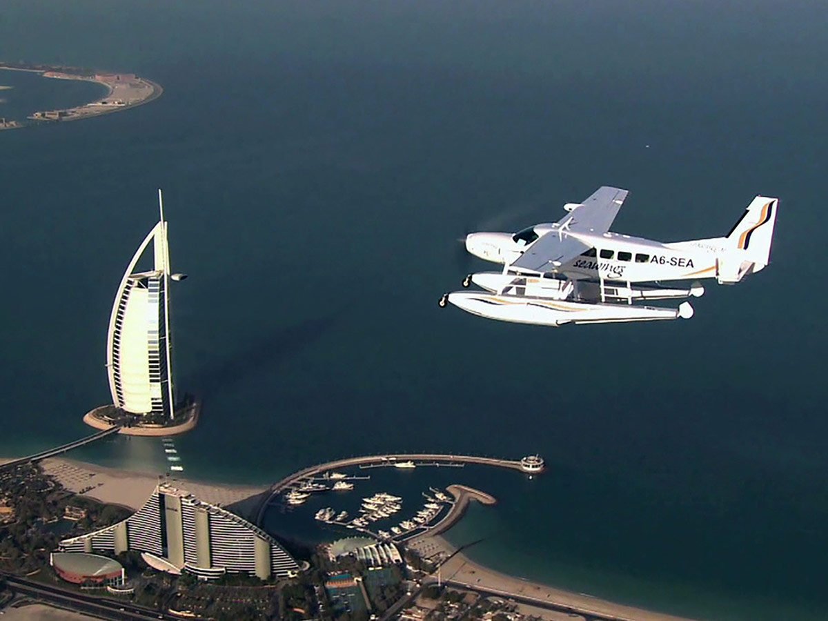 Полет на самолете дубай. Дубай гидроплан. Полет на гидроплане Дубай. Aerial Tour Дубай. Из Абу Даби в Дубай на гидроплане.