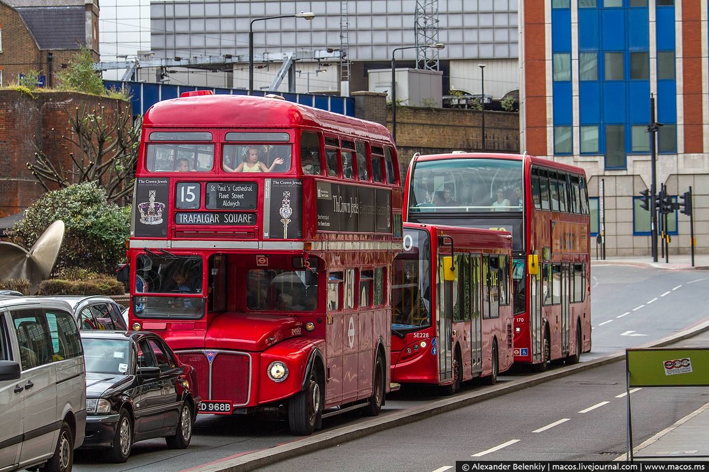 Калуга красные автобусы. Автобус двухэтажный. Лондонский двухэтажный автобус. Красный автобус. Красный Лондонский автобус.