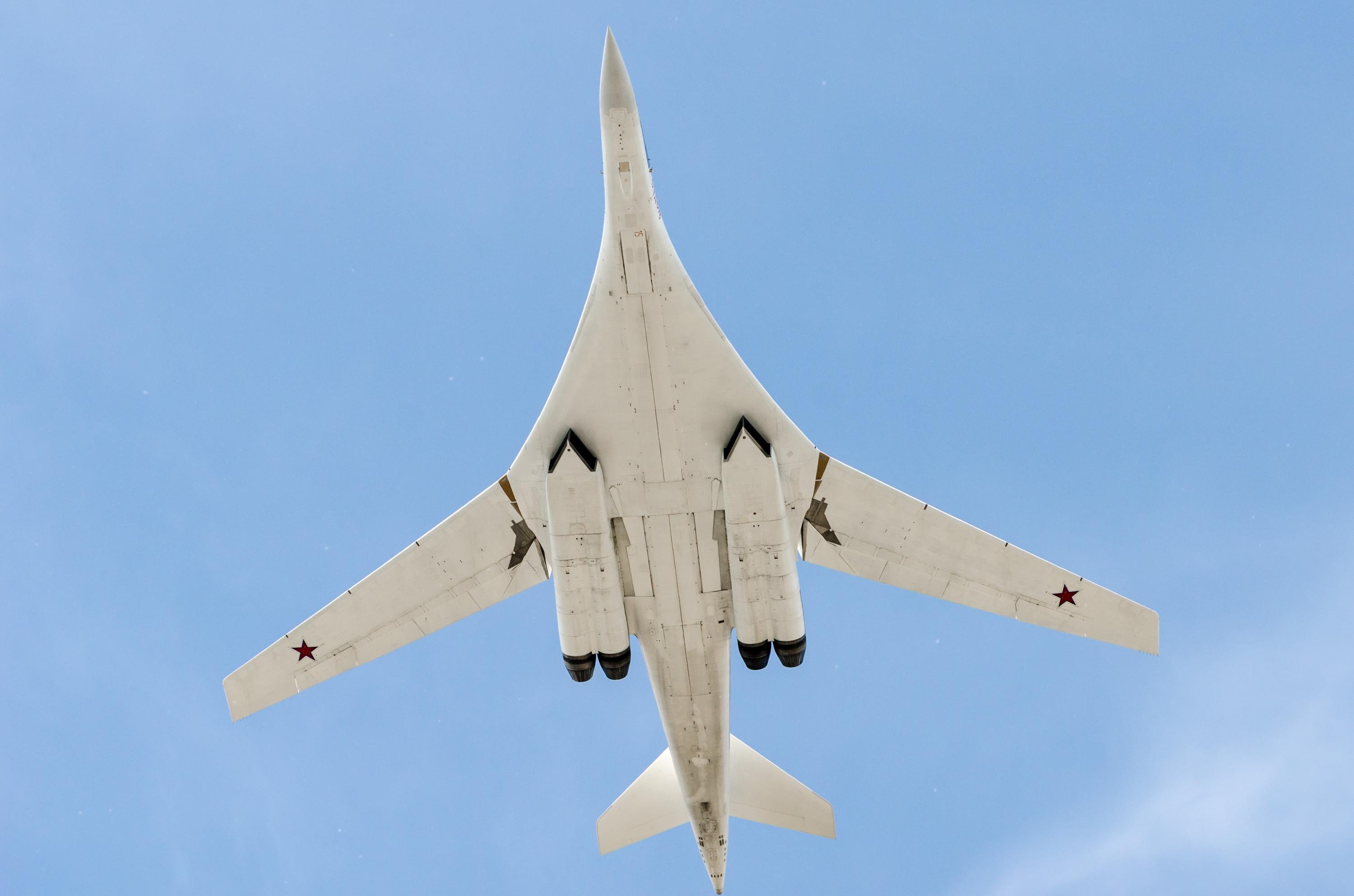 Ту 160 сверхзвуковой характеристики. Белый лебедь самолет ту 160. Tu 160 Blackjack. Ту-160 сверхзвуковой самолёт. Ту-160м.