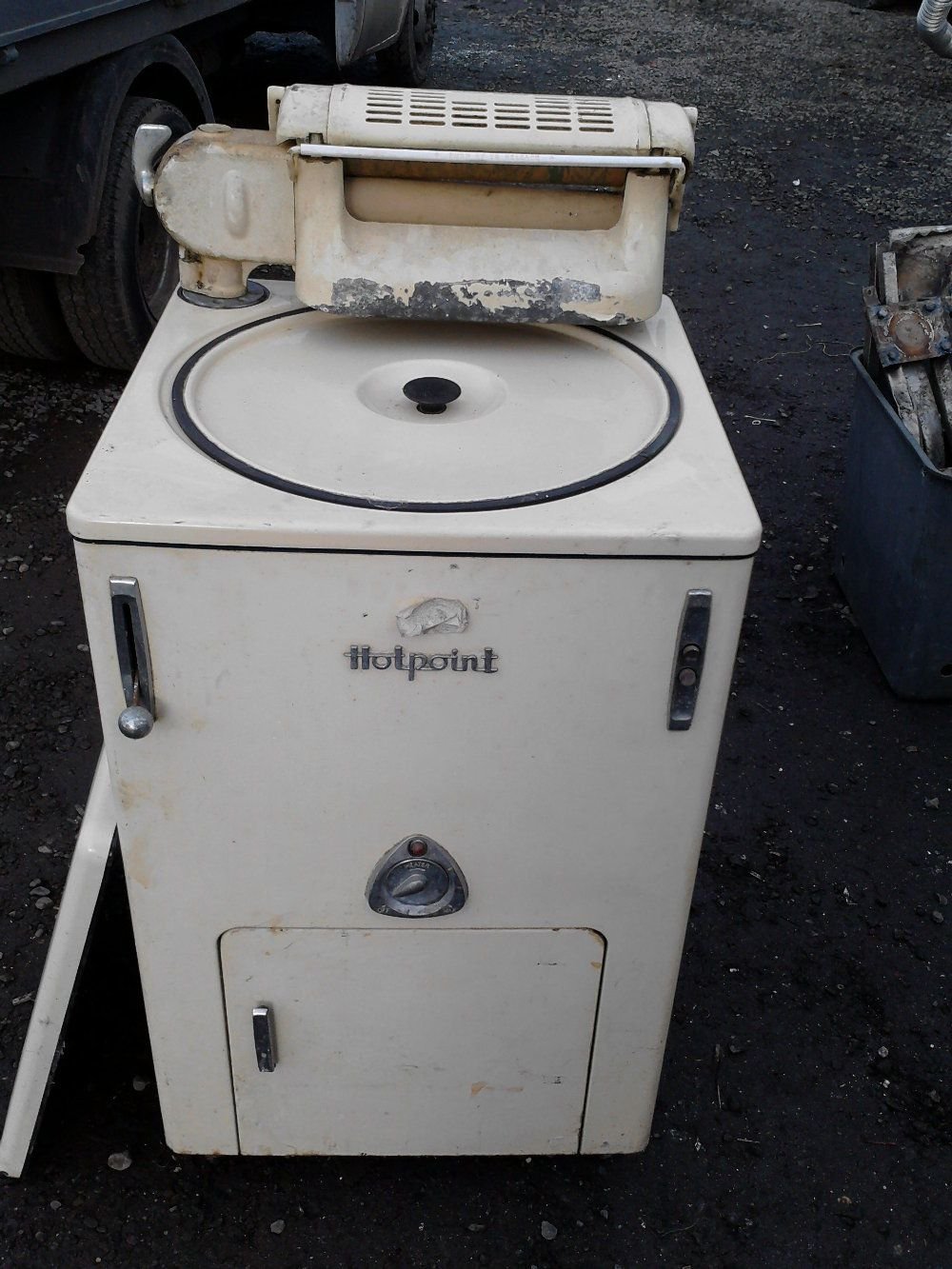 Первая стирка машинки. Вятка первая стиральная машина. Советская стиральная машина Вятка автомат. Стиральная машина BENDIX 1947. Стиральная машина "ЭАЯ-2"(1955).