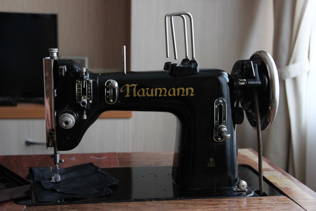 Купить шв машинку. Швейная машинка Науман 65. Швейная машина Naumann 80. Швейная машинка Науман Германия. Швейная машина Naumann 24.