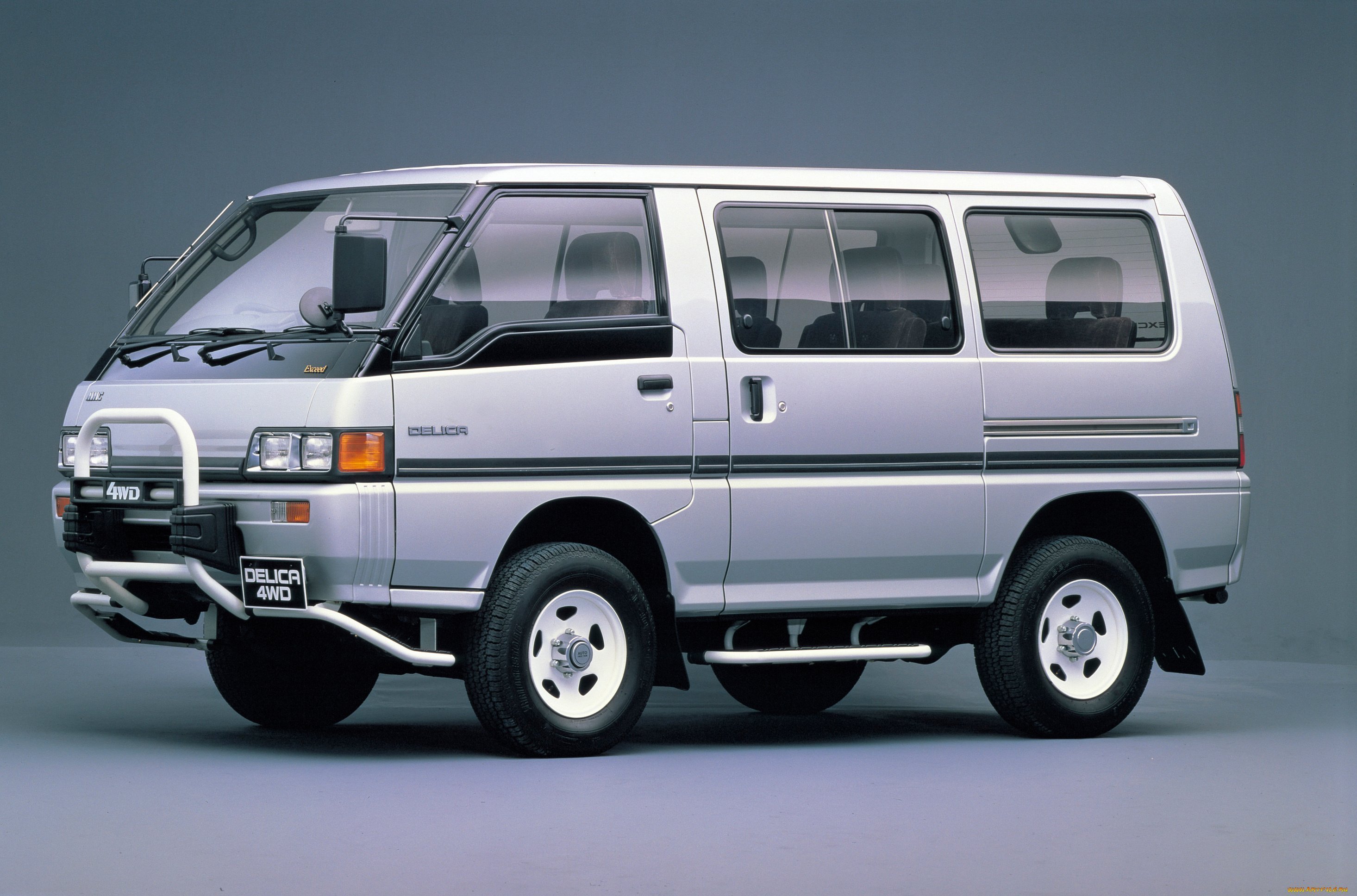 Купить японский микроавтобус. Mitsubishi Delica 4wd. Mitsubishi Delica 4. Mitsubishi Delica 4x4 2000. Mitsubishi Delica 200.