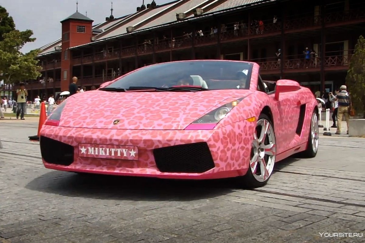 Розовая машина с хеллоу китти