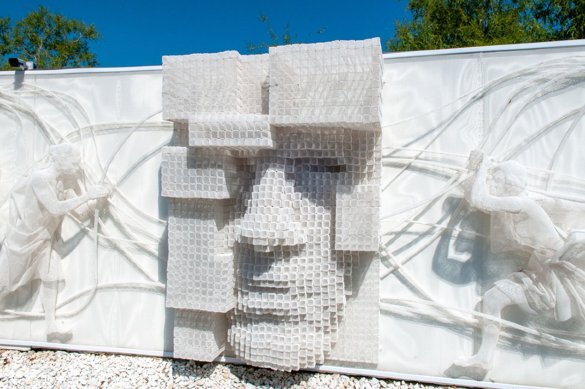 Скульптуры из пластиковой сетки
