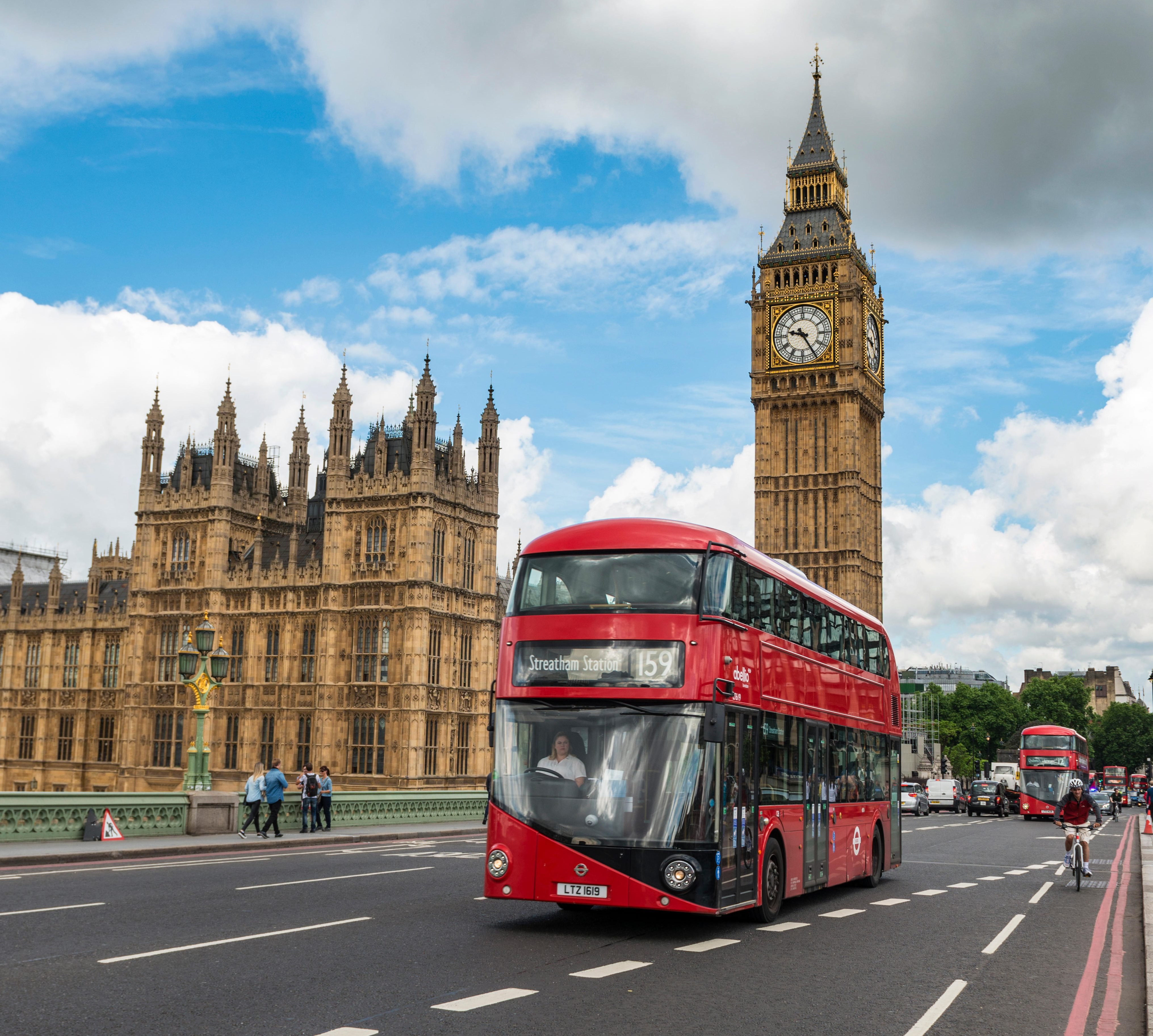 Лондон 7 3. Дабл Деккер в Лондоне. Англия Биг Бен. Дабл Деккер автобус символ Лондона. Двухэтажные автобусы в Лондоне с Биг Бен.