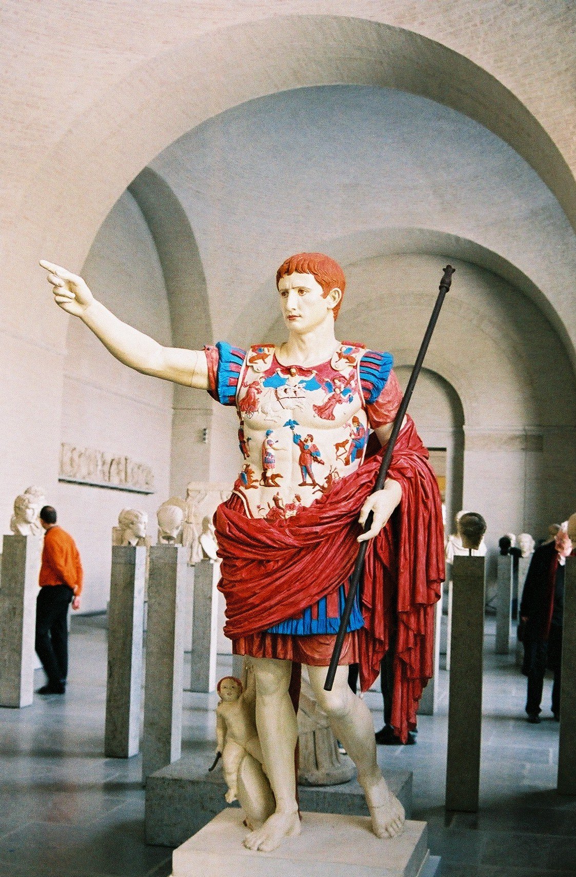 Цветные античные статуи