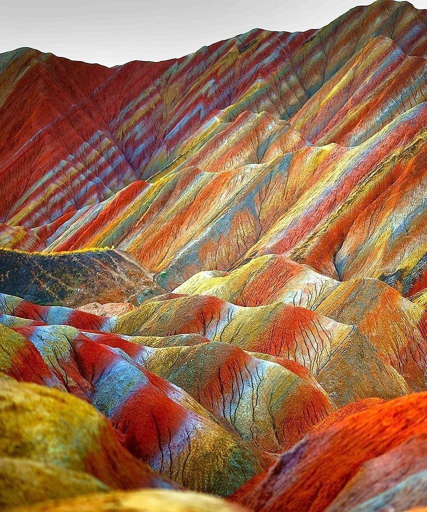 Разноцветные горы в китае