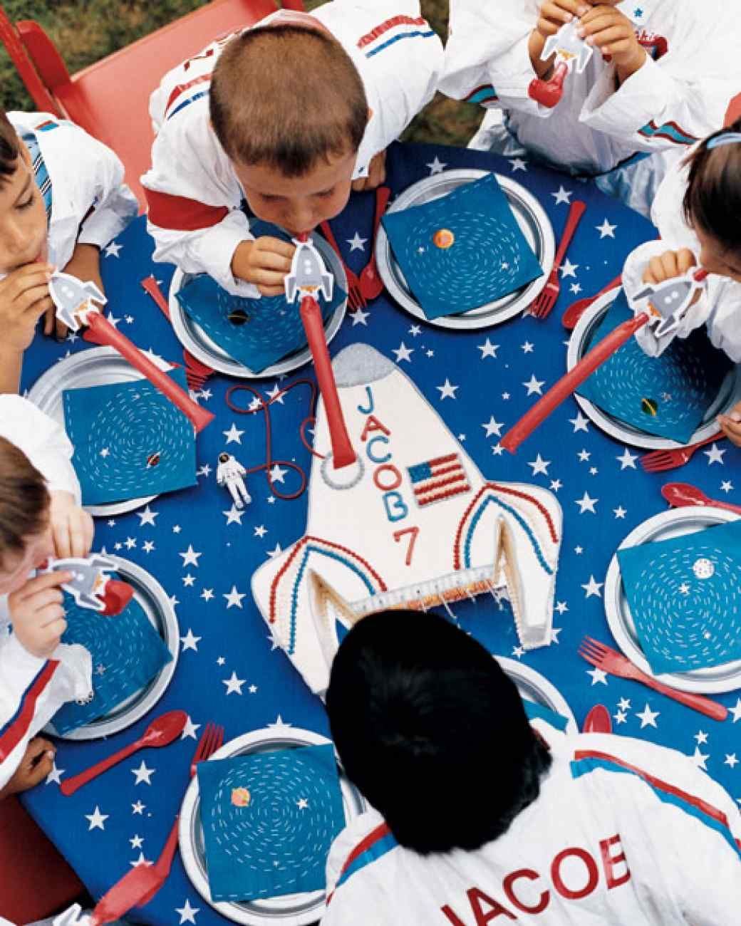 Эстафеты ко дню космонавтики. Праздник в стиле космоса для детей. Космическая вечеринка. Детская вечеринка в стиле космос. Космический праздник для детей.