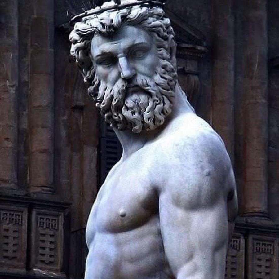 Античные скульптуры мужчин