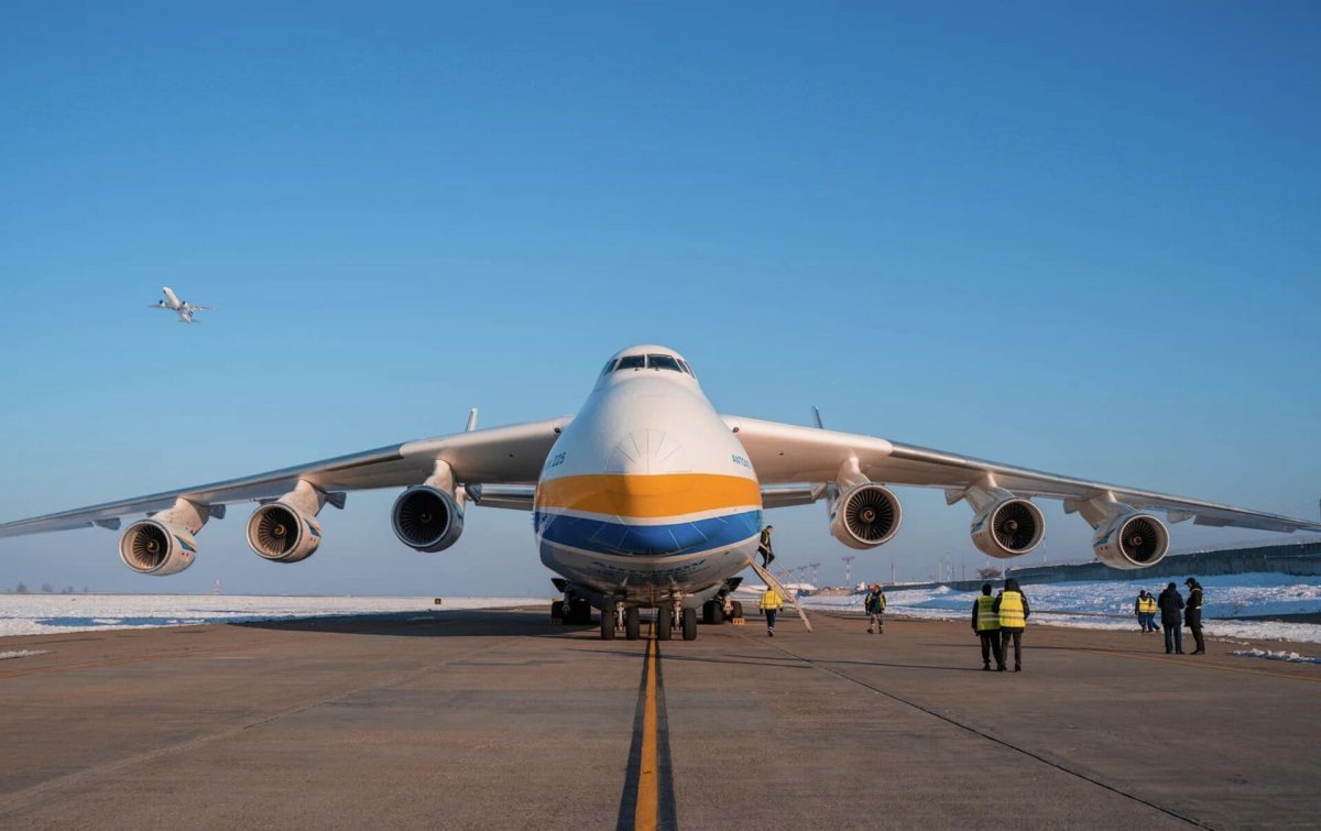 Самый большой транспортный самолет в мире