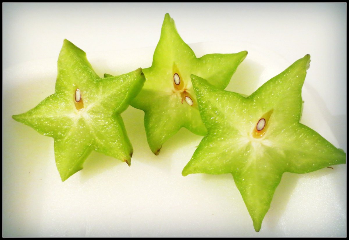 Зеленый фрукт в виде звезды