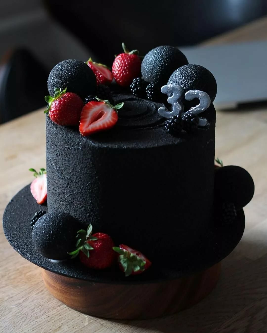 Черный торт велюр