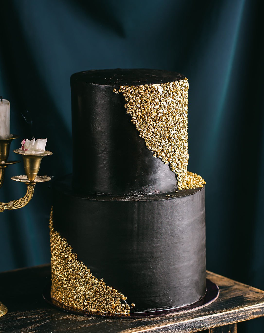 Торт в черно золотом стиле