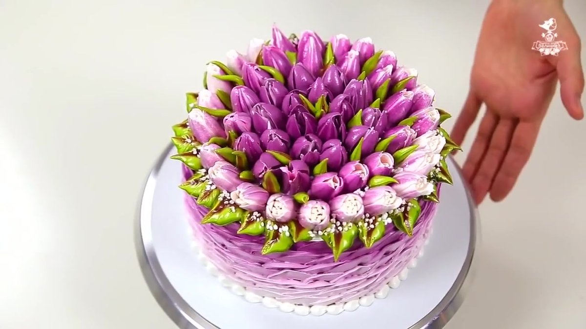 Торт с тюльпанами из крема