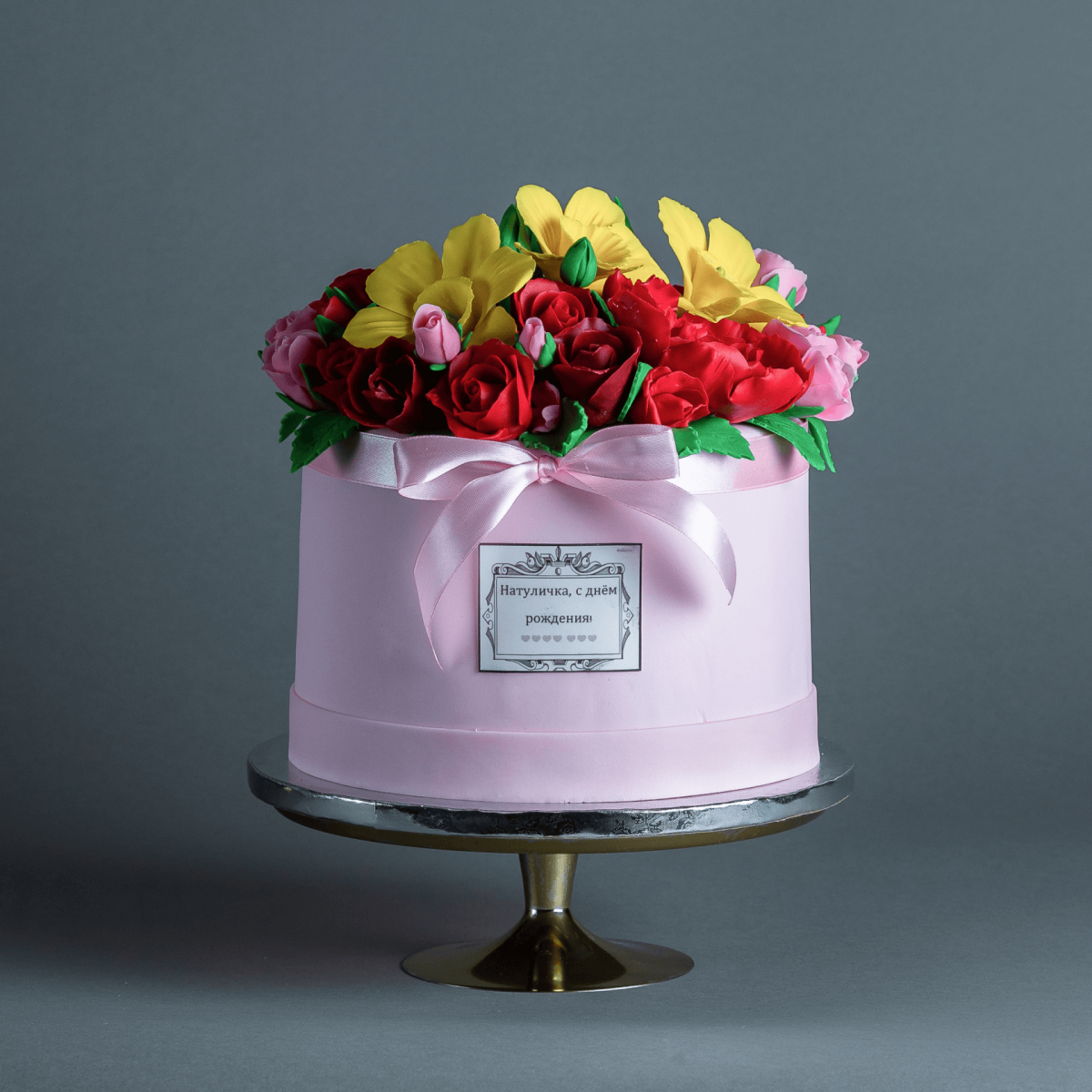 Торт шляпная коробка с цветами