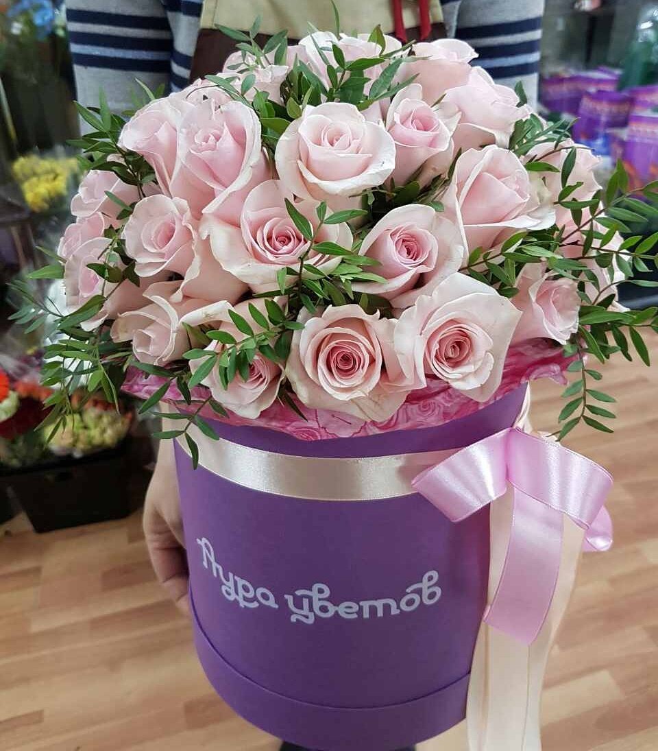 Красивая коробка с цветами